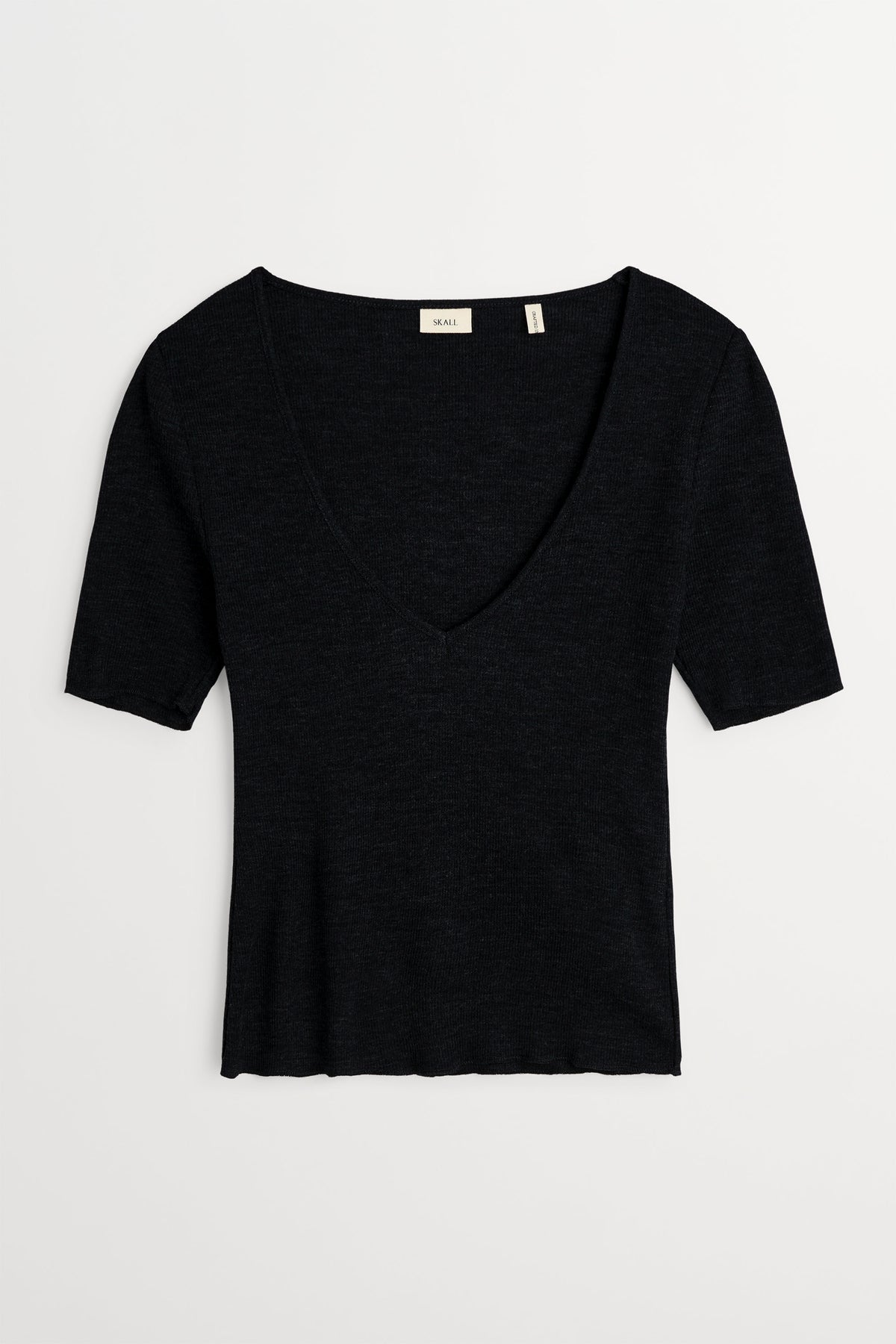 Skall Studio Fae v-neck tee Tee Black