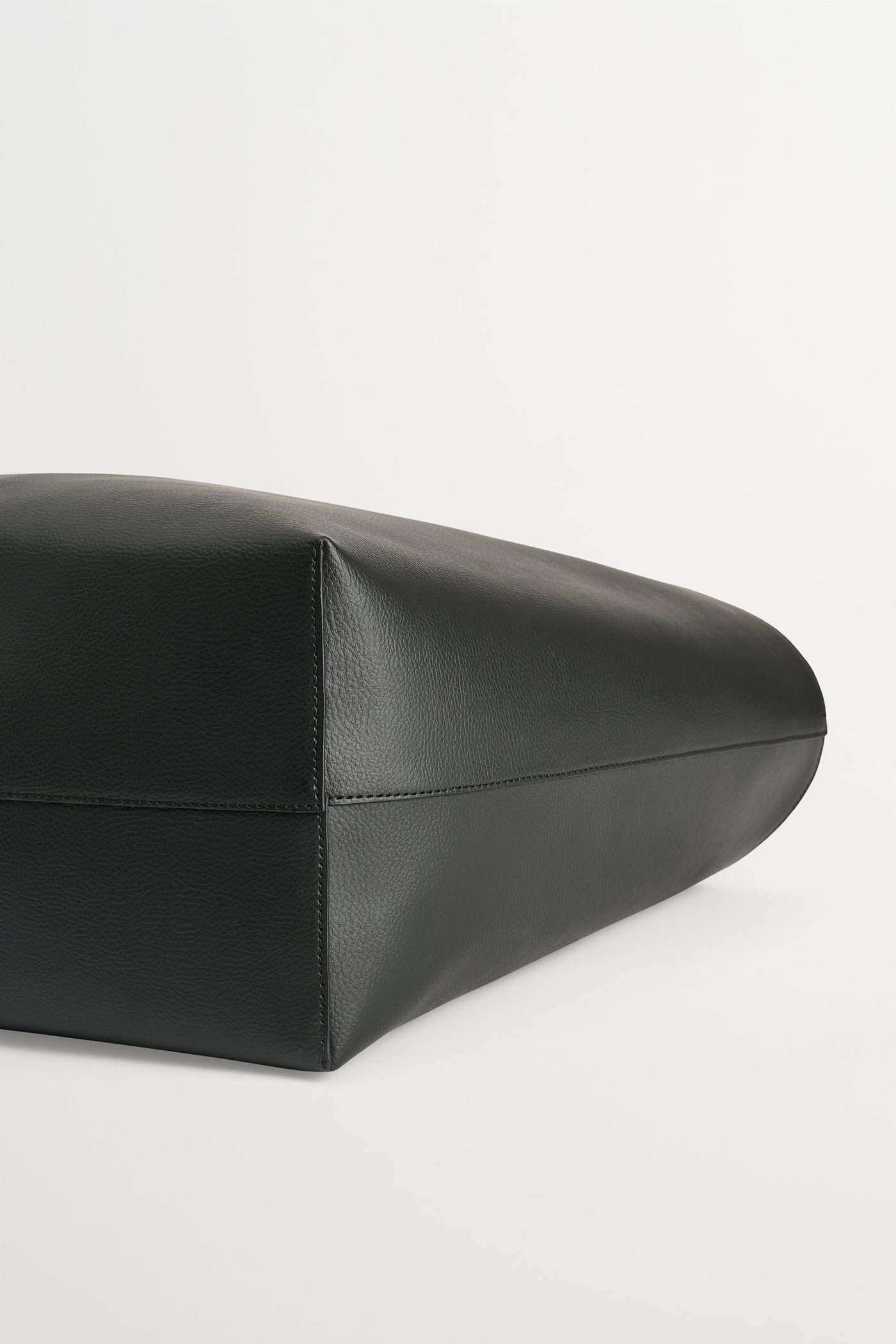 Skall Studio Large city tote Tote Black