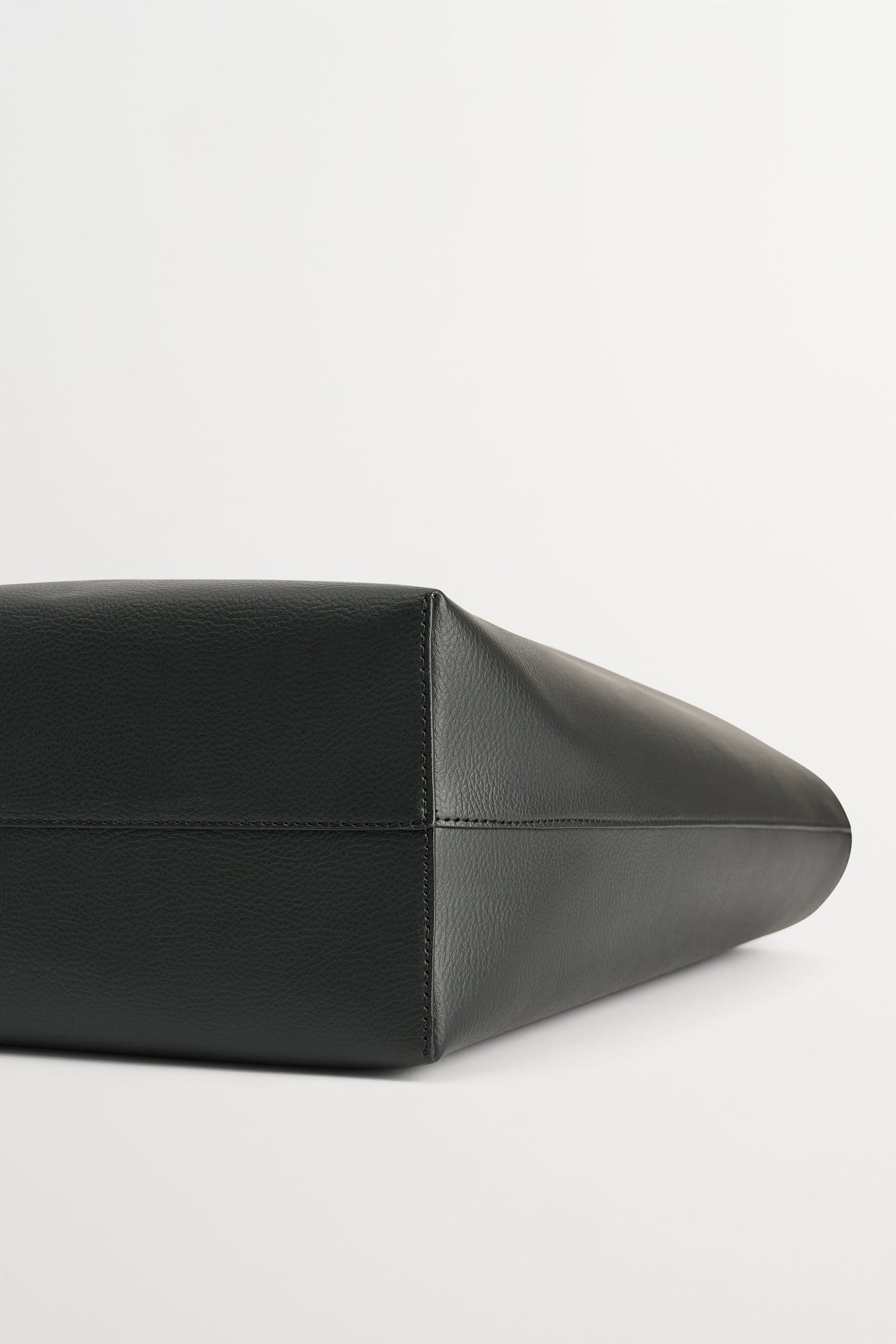 Skall Studio Medium city tote Tote Black