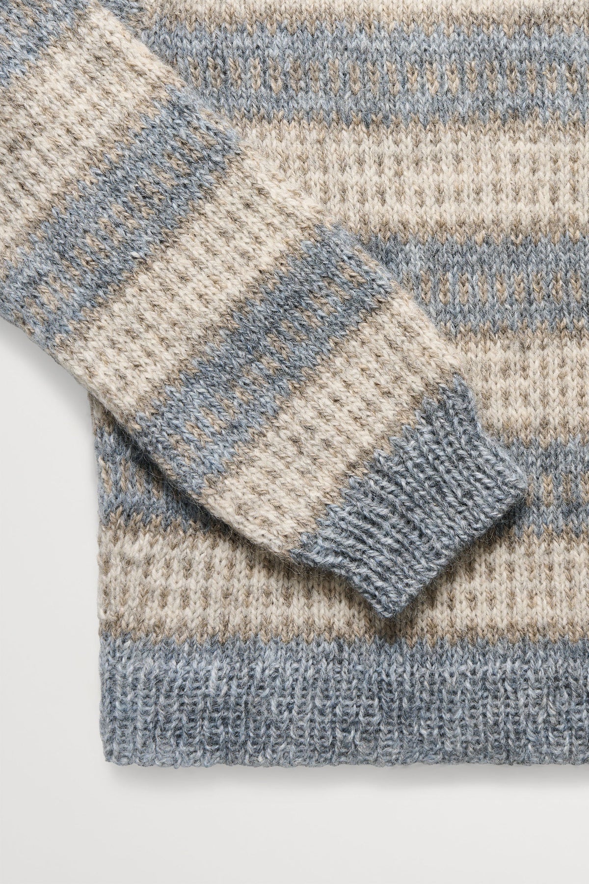 Svala O-neck Knitting Pattern