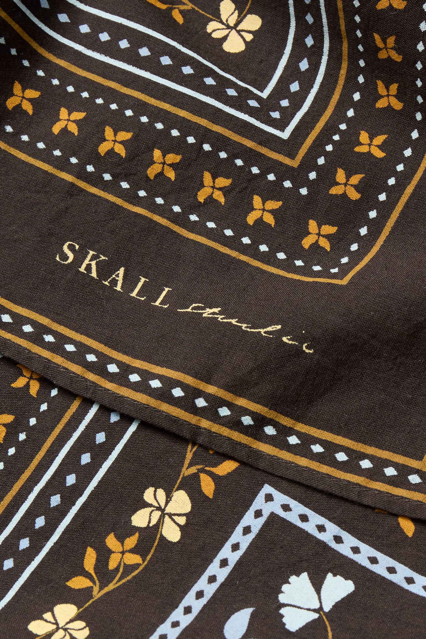 Skall Studio Skall floral scarf 55x55 Scarf Dark brown